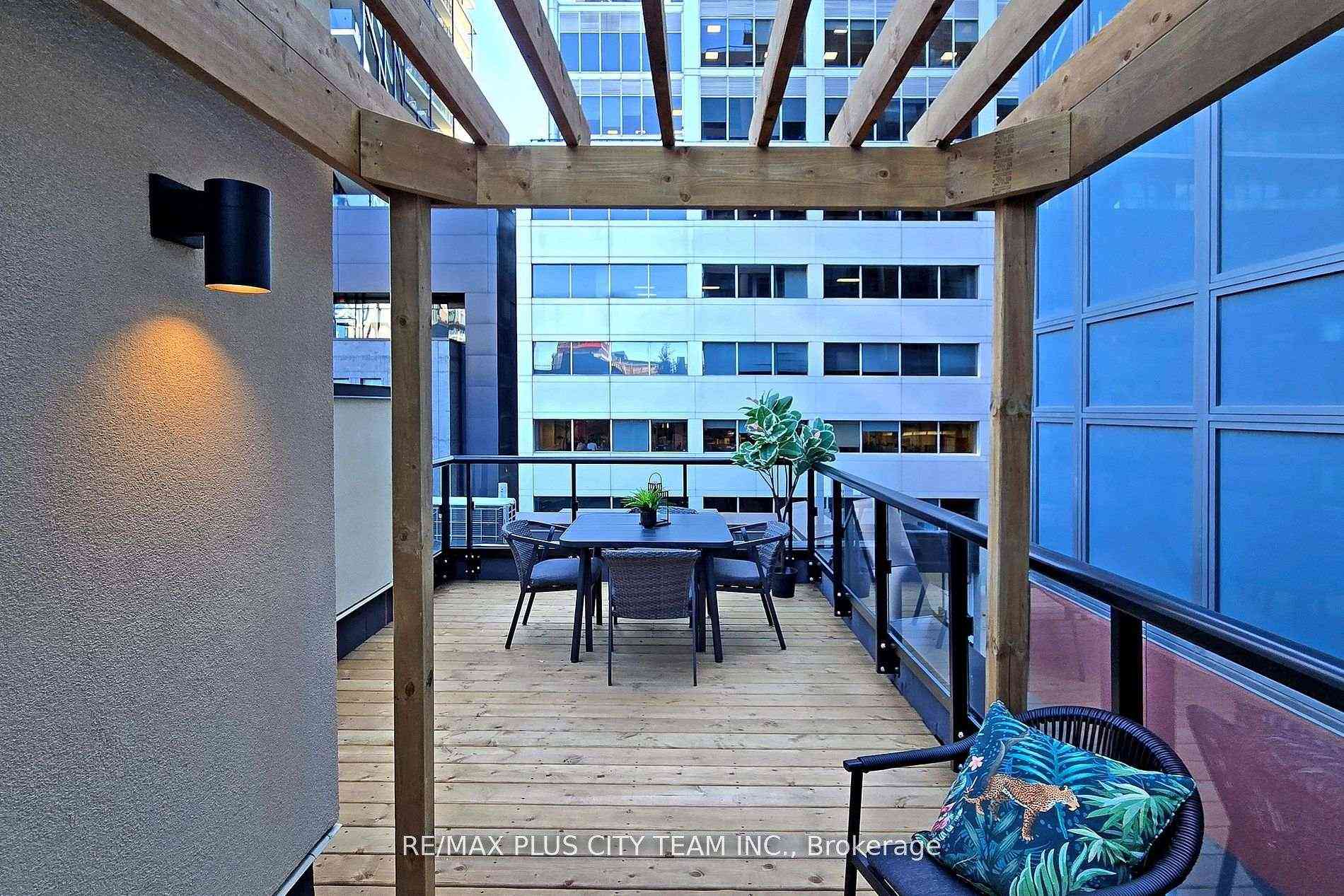 Toronto condo townhouses