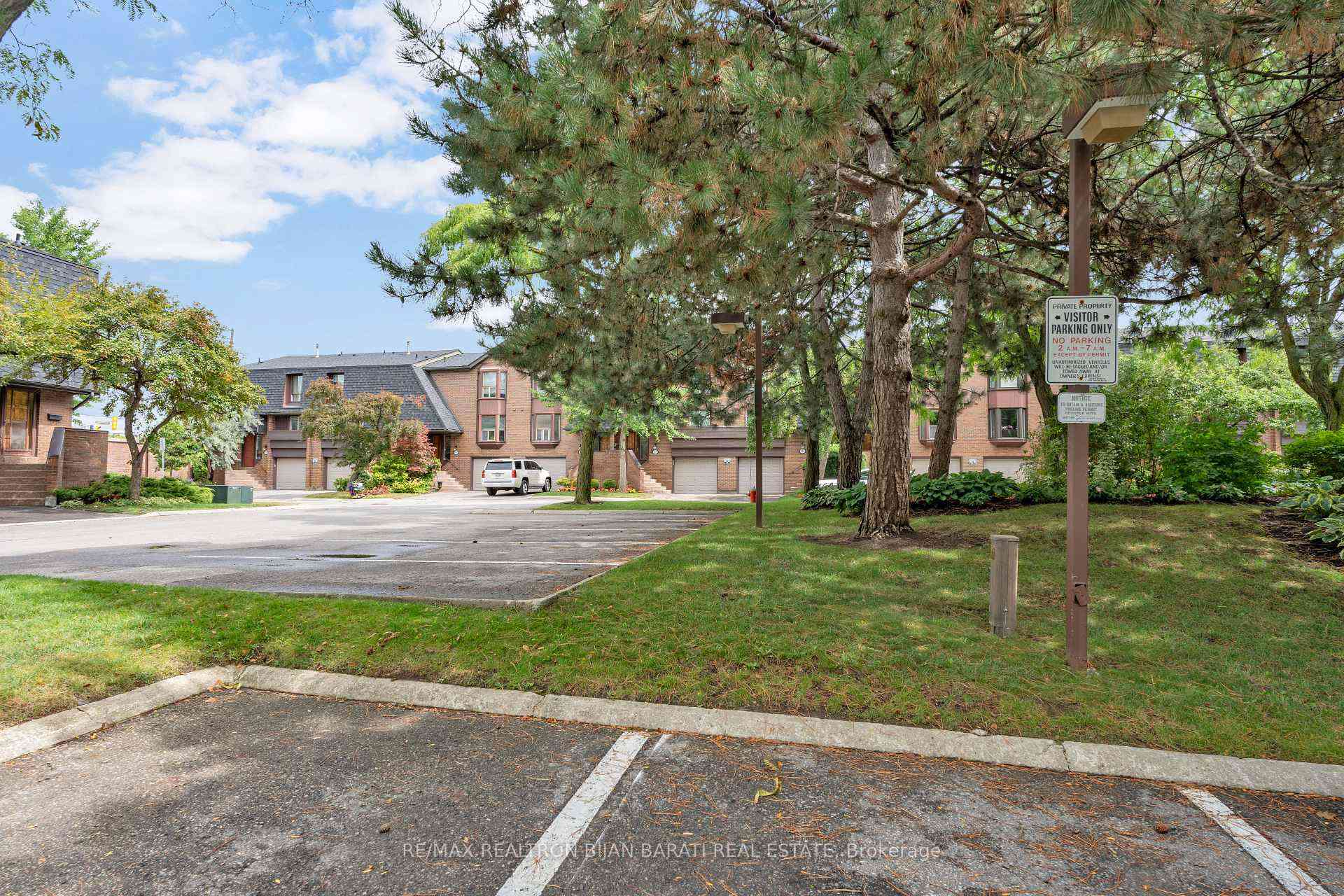 Toronto 共管镇屋