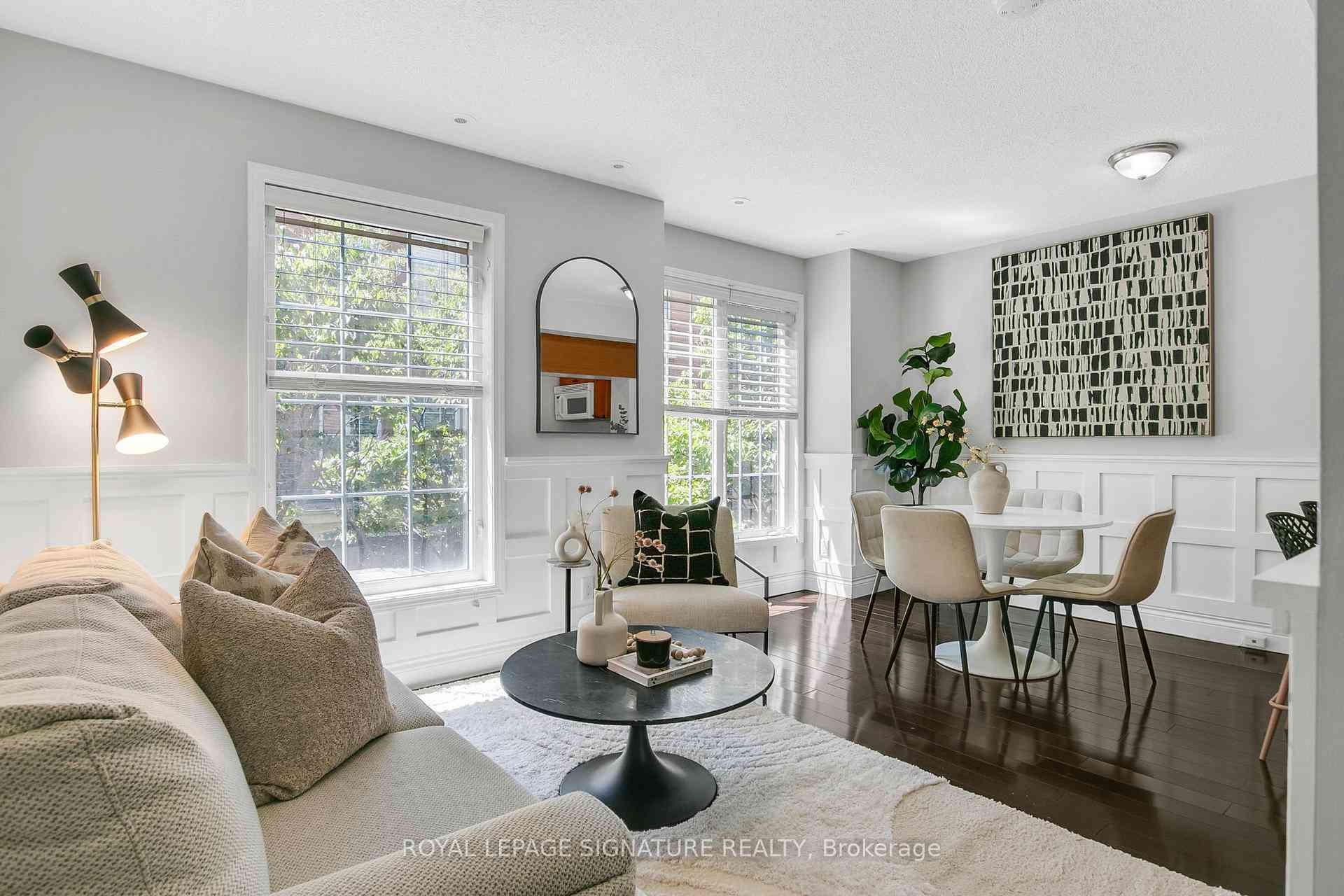 Toronto 共管镇屋