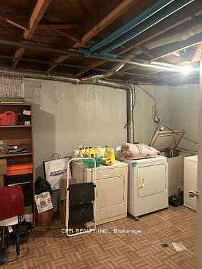 Toronto 共管镇屋