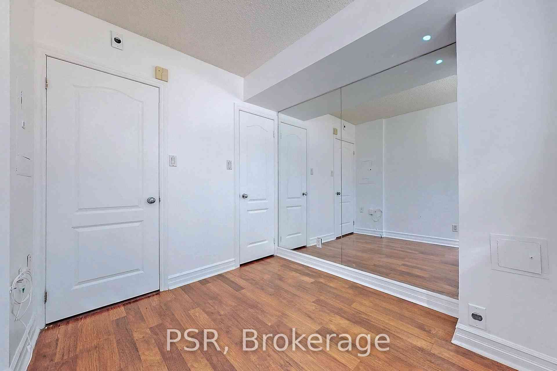 Toronto 共管镇屋