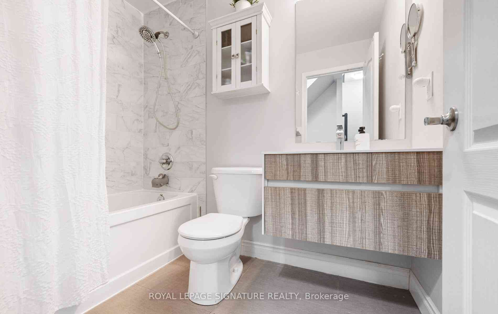 Toronto 共管镇屋