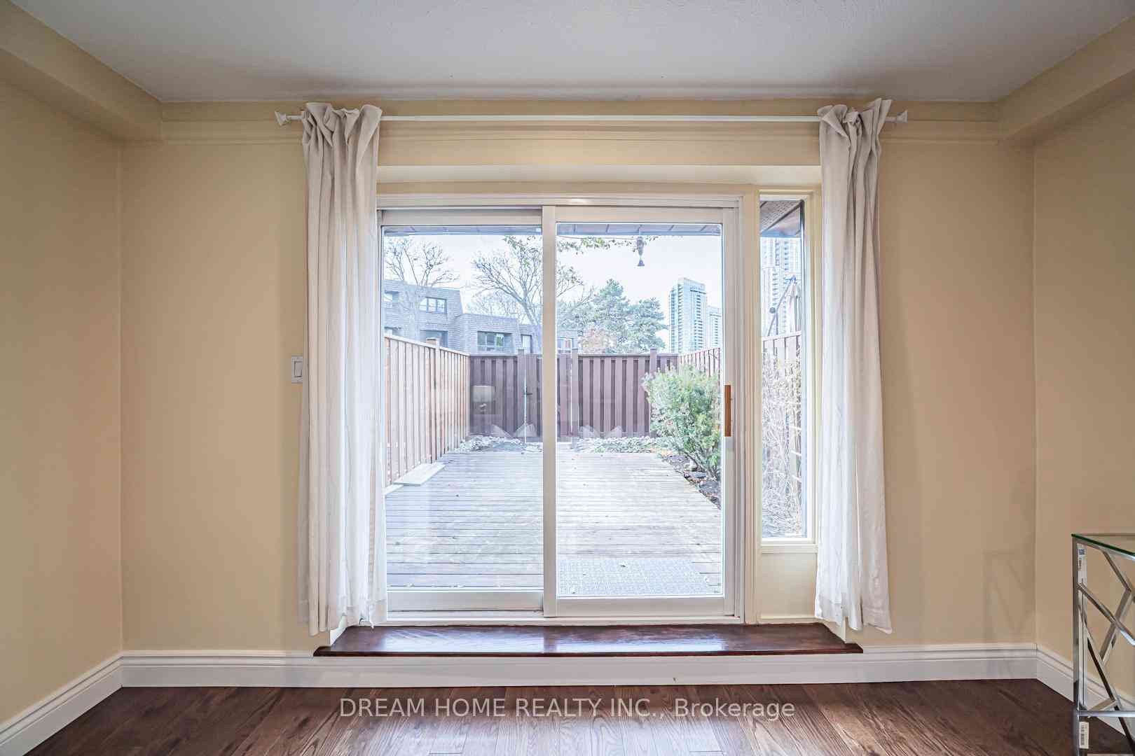 Toronto 共管镇屋