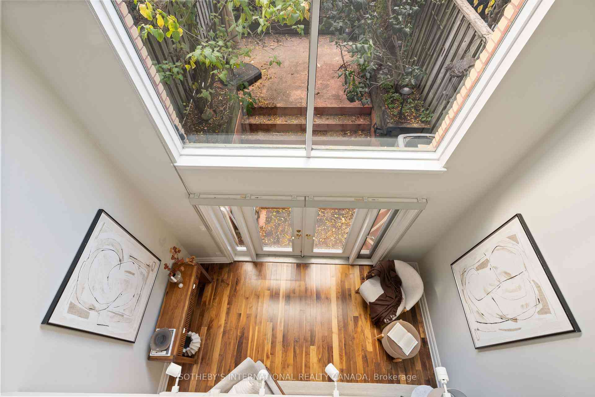 Toronto 共管镇屋