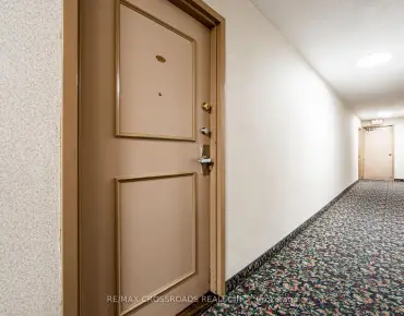 
            #205-5 Shady Golfway Flemingdon Park 2睡房1卫生间1车位, 出售价格439000.00加元                    