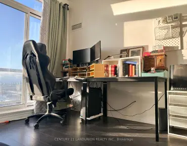 
            #Ph 7-30 Heron's Hill Way Henry Farm 2睡房2卫生间1车位, 出售价格628000.00加元                    