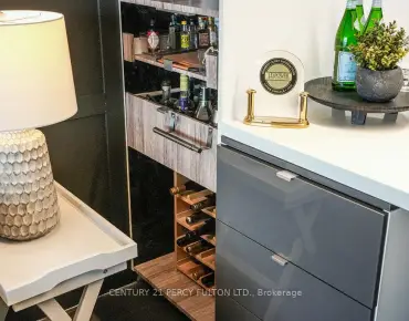 
#1201-725 King St W Niagara 1 beds 1 baths 1 garage 519800.00        