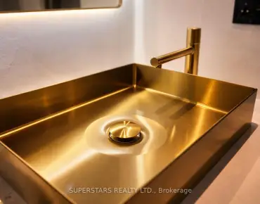 
#4208-10 York St Waterfront Communities C1 1 beds 1 baths  garage 639000.00        