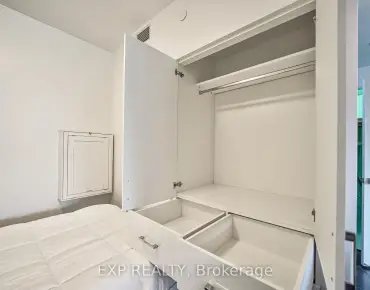 
            #209-223 St Clair Ave W Casa Loma 1睡房1卫生间1车位, 出售价格669000.00加元                    