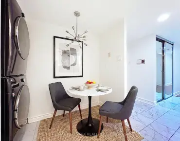 #302-33 University Ave Bay Street Corridor 2睡房2卫生间1车位, 出售价格694500.00加元