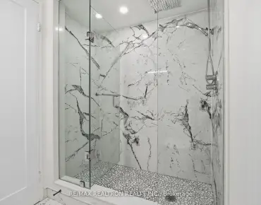 #601-3000 Bathurst St Englemount-Lawrence 2睡房2卫生间1车位, 出售价格799900.00加元