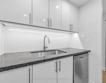 #217-7 Bishop Ave Newtonbrook East 1睡房1卫生间2车位, 出售价格480000.00加元