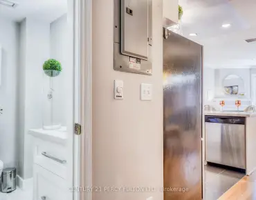 #TH22-232 St George St N Annex 2睡房2卫生间1车位, 出售价格999000.00加元