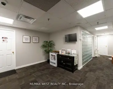 #205-725 King St W Niagara 1 beds 1 baths garage 404900.00