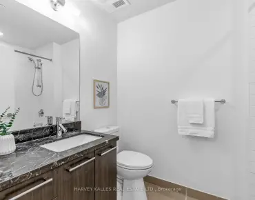 
            #TH 13-30 Roehampton Ave Mount Pleasant West 1睡房2卫生间1车位, 出售价格759000.00加元                    