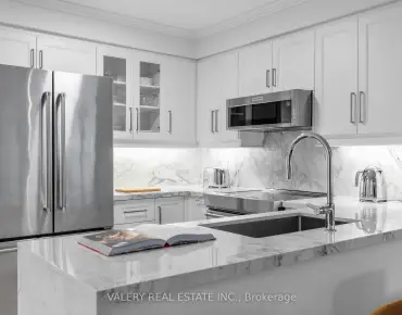 
            #1009-300 Bloor St E Rosedale-Moore Park 2睡房2卫生间1车位, 出售价格799000.00加元                    