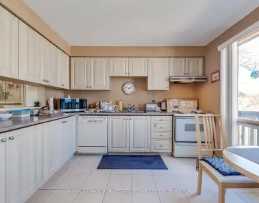 4 English Ivyway N/A Bayview Woods-Steeles 1 beds 3 baths 2 garage 799000.00