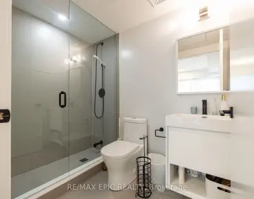 #302-2 Augusta Ave Waterfront Communities C1 2睡房2卫生间车位, 出售价格749900.00加元