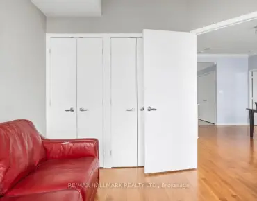 #2707-228 Queens Quay W Waterfront Communities C1 2 beds 2 baths 1 garage 949900.00