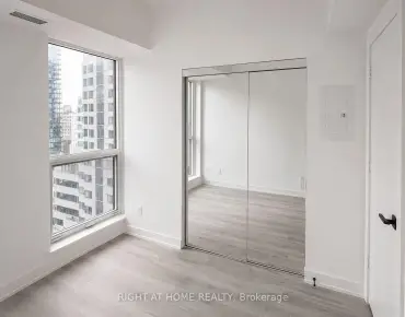 
            #1505-327 King St Waterfront Communities C1 1睡房1卫生间车位, 出售价格349000.00加元                    