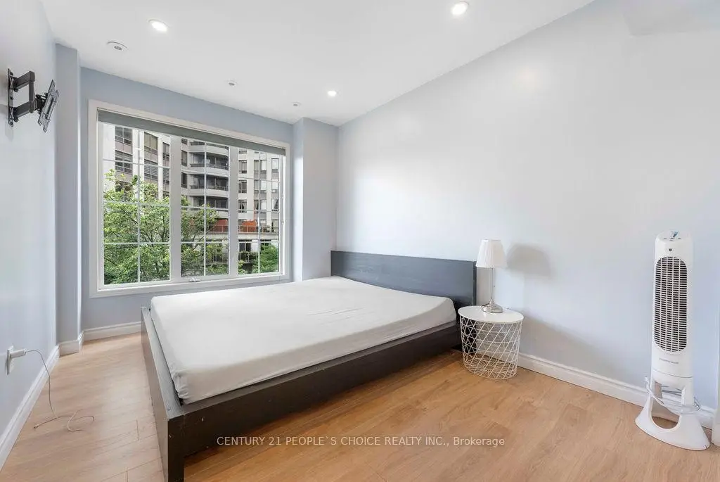 Toronto 共管镇屋