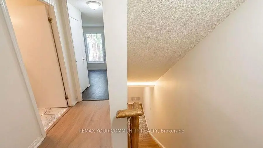 Toronto 共管镇屋
