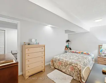 
            #12-48 Three Valleys Dr Parkwoods-Donalda 3睡房2卫生间1车位, 出售价格599999.00加元                    