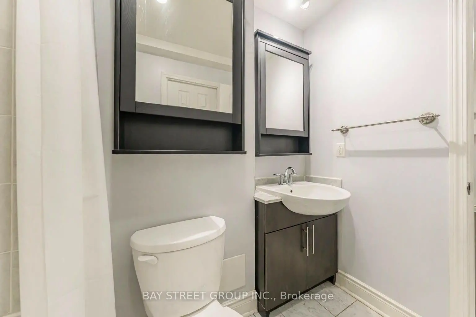 Toronto 共管镇屋