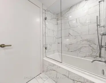#906-12 Bonnycastle St Waterfront Communities C8 1睡房1卫生间车位, 出售价格449900.00加元