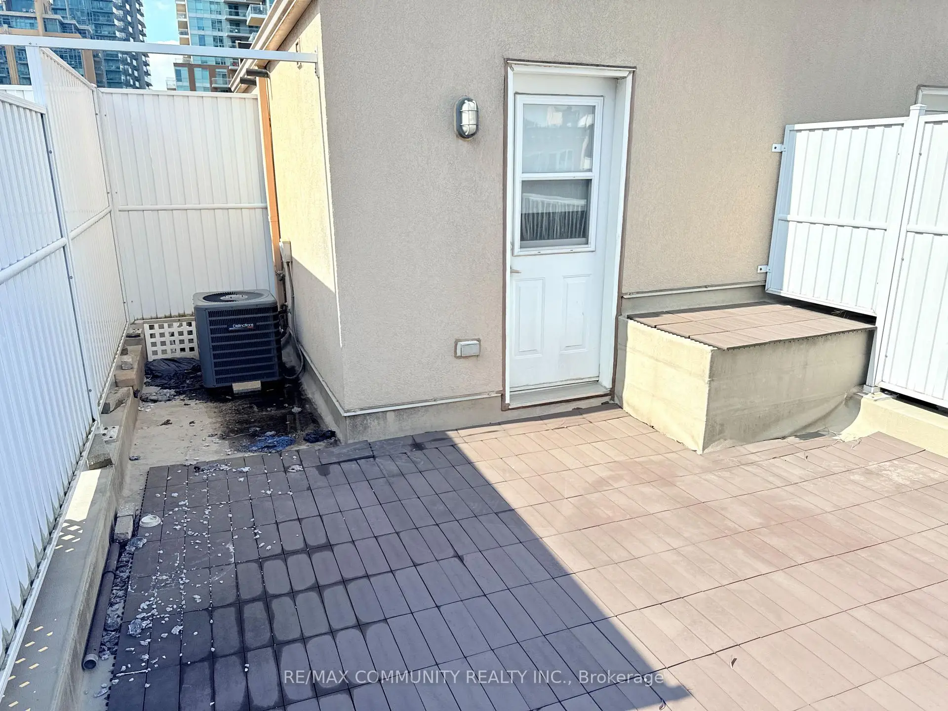 Toronto 共管镇屋