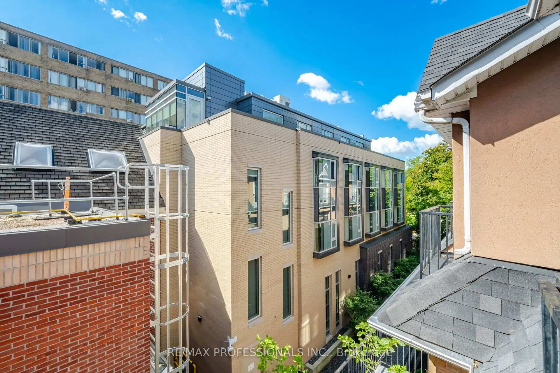 Toronto 共管镇屋