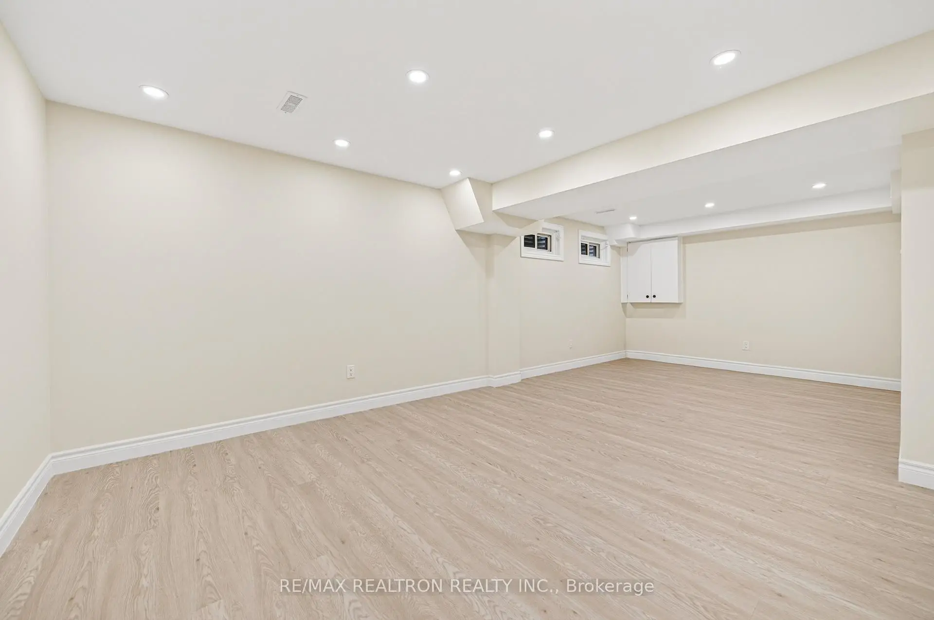 Toronto 共管镇屋