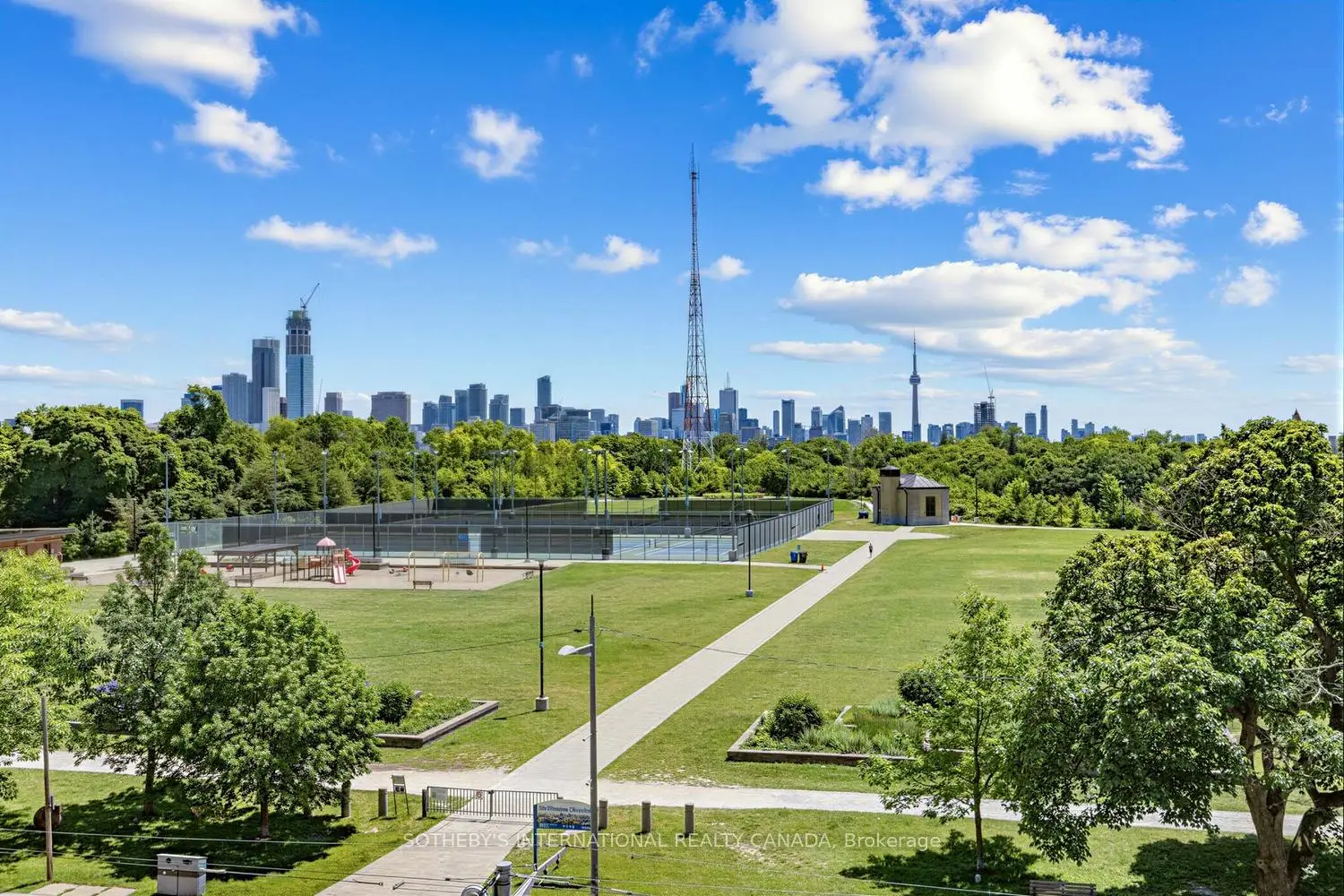 Toronto 共管镇屋