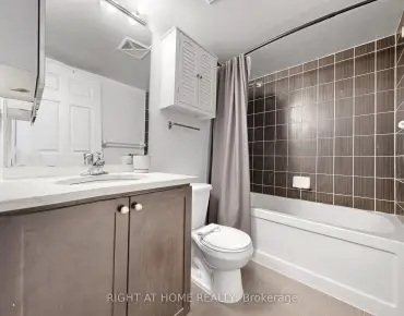 #712-19 Grand Trunk Cres Waterfront Communities C1 1 beds 1 baths 1 garage 605000.00