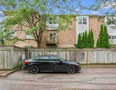 4E Leaside Park Dr Thorncliffe Park 4 beds 5 baths 3 garage 989999.00