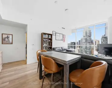 
            #2310-290 Adelaide St Waterfront Communities C1 2睡房2卫生间1车位, 出售价格828800.00加元                    