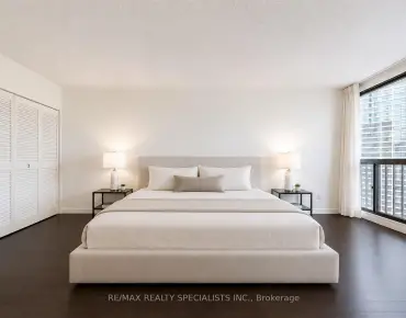 
            #1207-33 Harbour Sq Waterfront Communities C1 1睡房1卫生间1车位, 出售价格849000.00加元                    