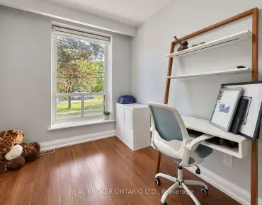 
            #3-69 Upper Canada Dr St. Andrew-Windfields 3睡房4卫生间1车位, 出售价格688000.00加元                    