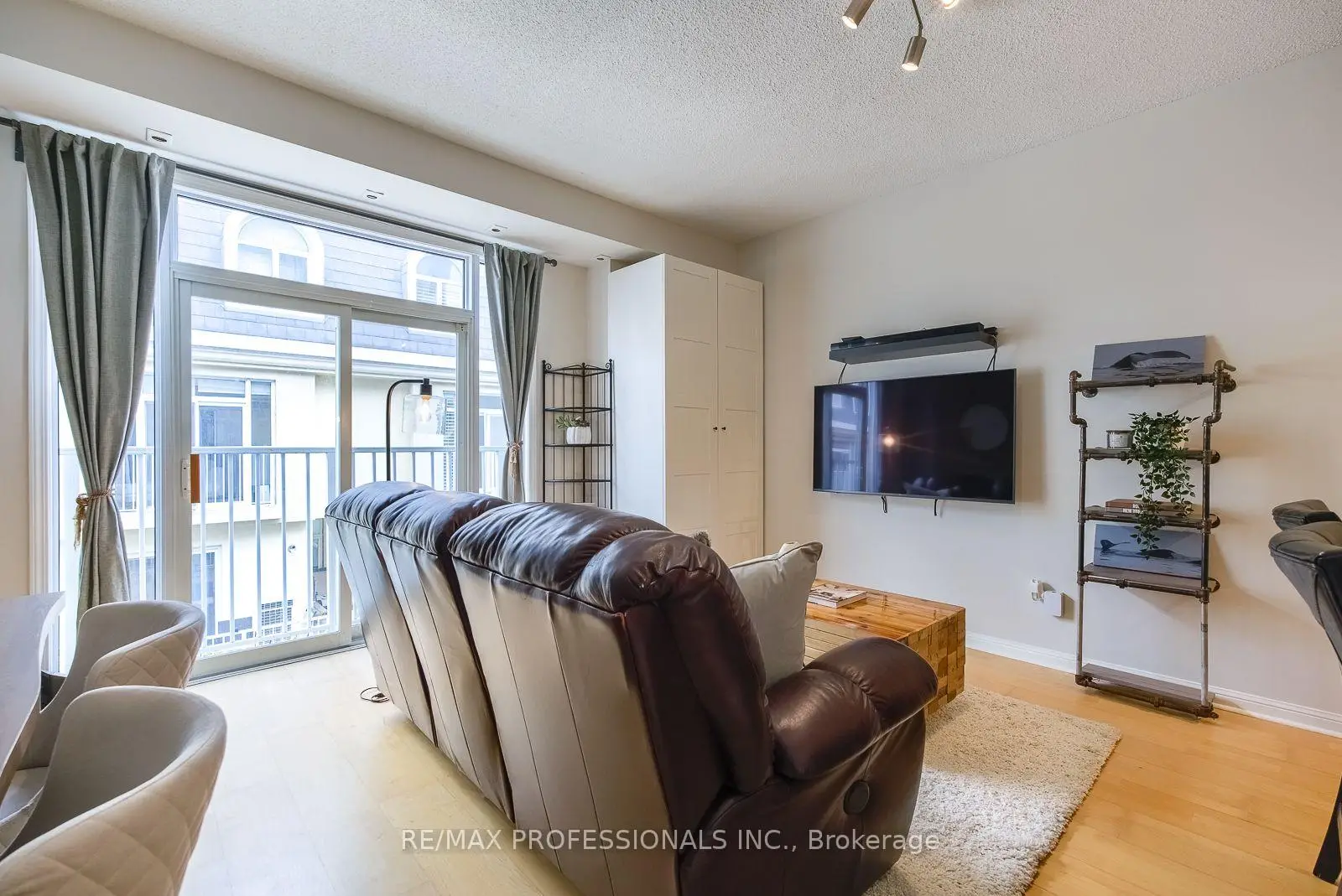 Toronto 共管镇屋