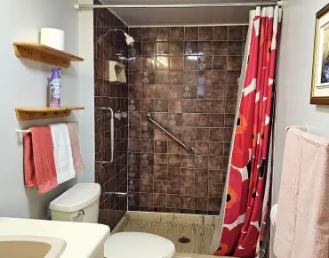 
            #123-255 The Donway West N/A E Banbury-Don Mills 2睡房2卫生间1车位, 出售价格592800.00加元                    