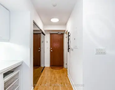 #208-19 Avondale Ave Willowdale East 睡房1卫生间车位, 出售价格349000.00加元