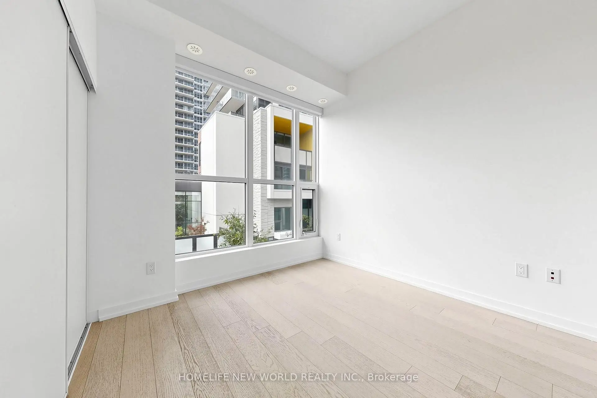 Toronto 共管镇屋