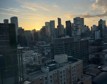 #Ph203-460 Adelaide St E Moss Park 2睡房2卫生间1车位, 出售价格915000.00加元