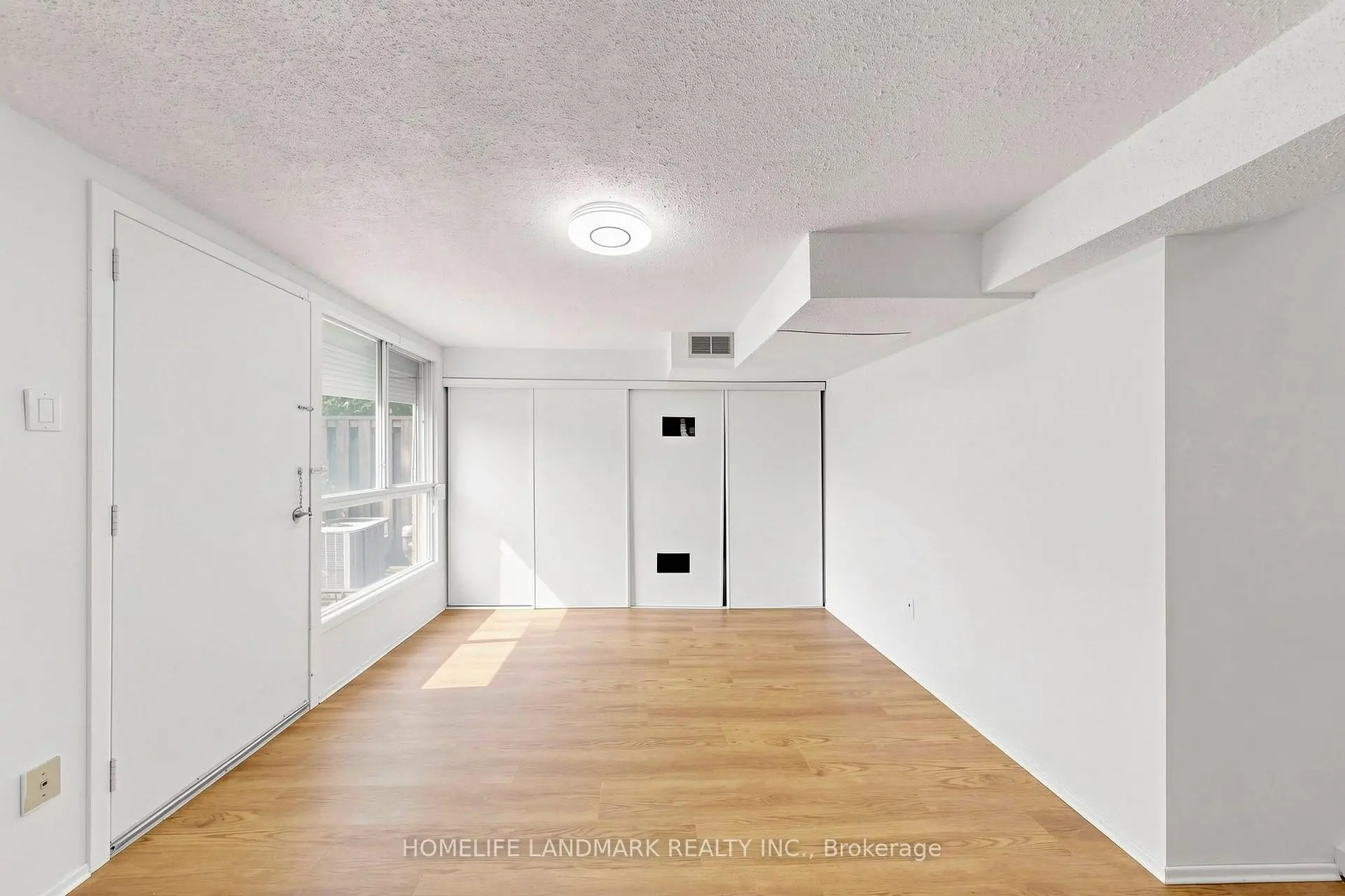 Toronto 共管镇屋