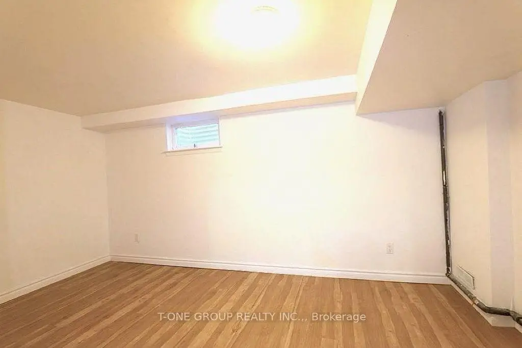 Toronto 共管镇屋