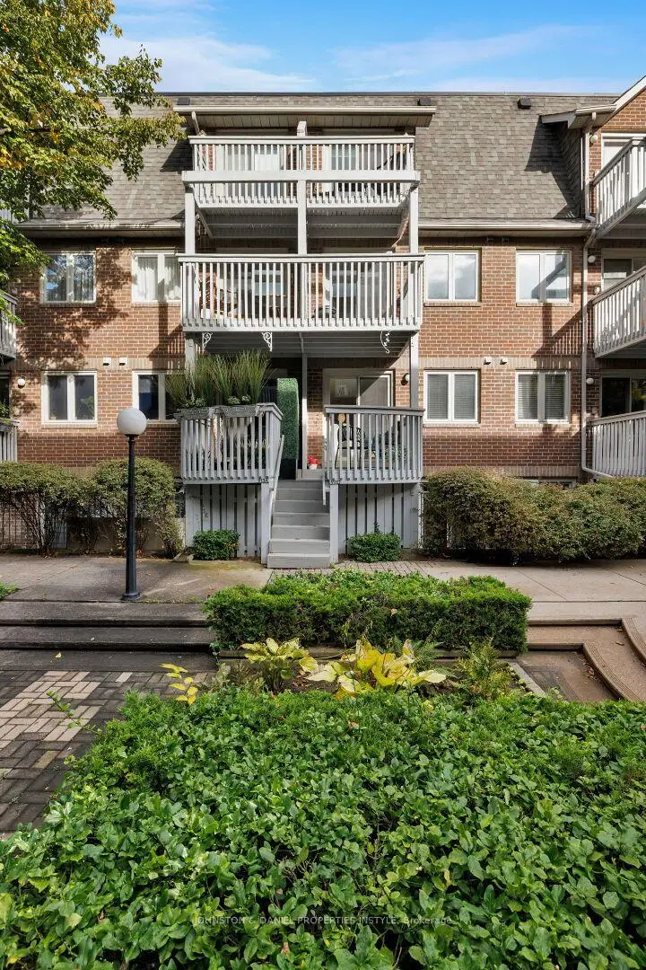 Toronto 共管镇屋