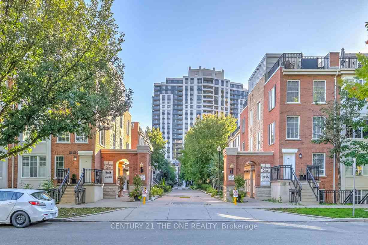 Toronto condo townhouses