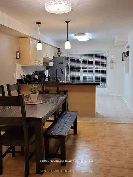 Toronto 共管镇屋