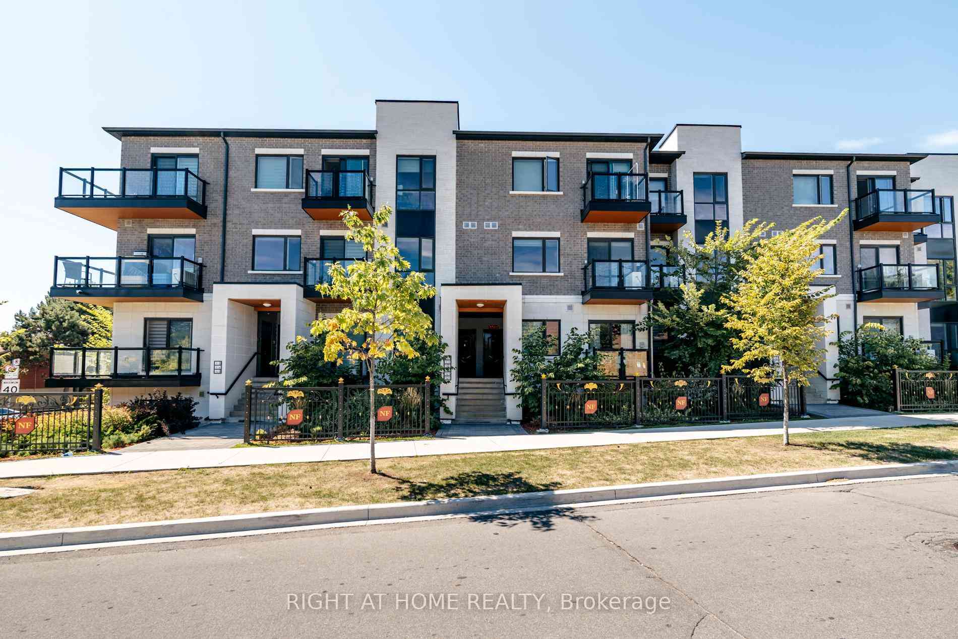 Toronto condo townhouses