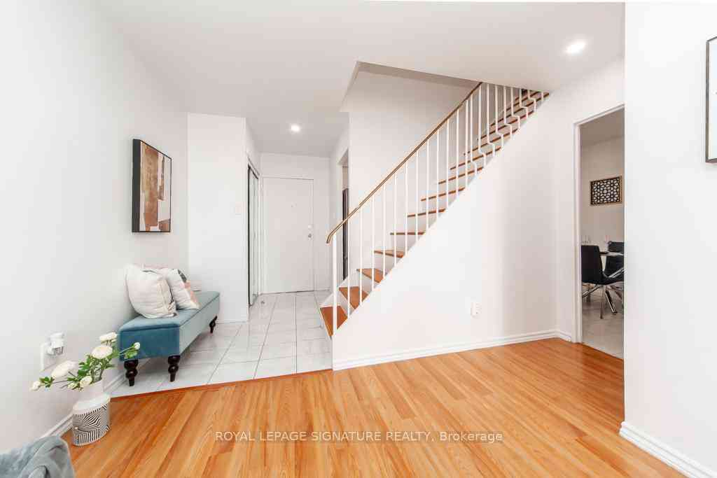 Toronto 共管镇屋